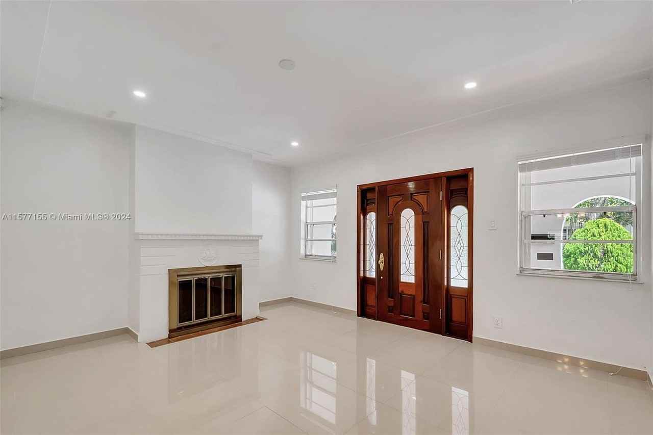 2240 Sw 19th Ter - Photo 2 of 8