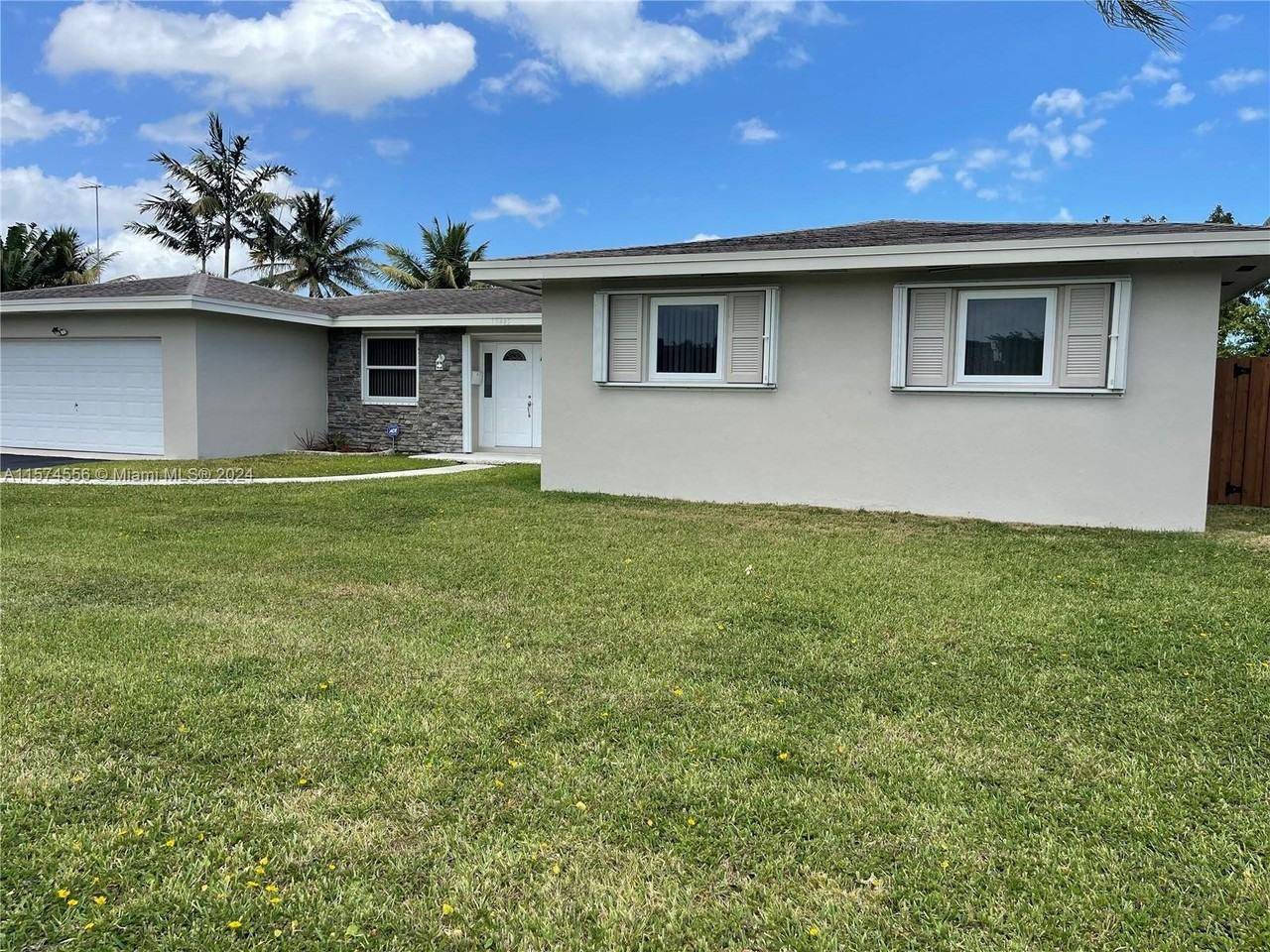 15445 Sw 99th Ave - Photo 2 of 8