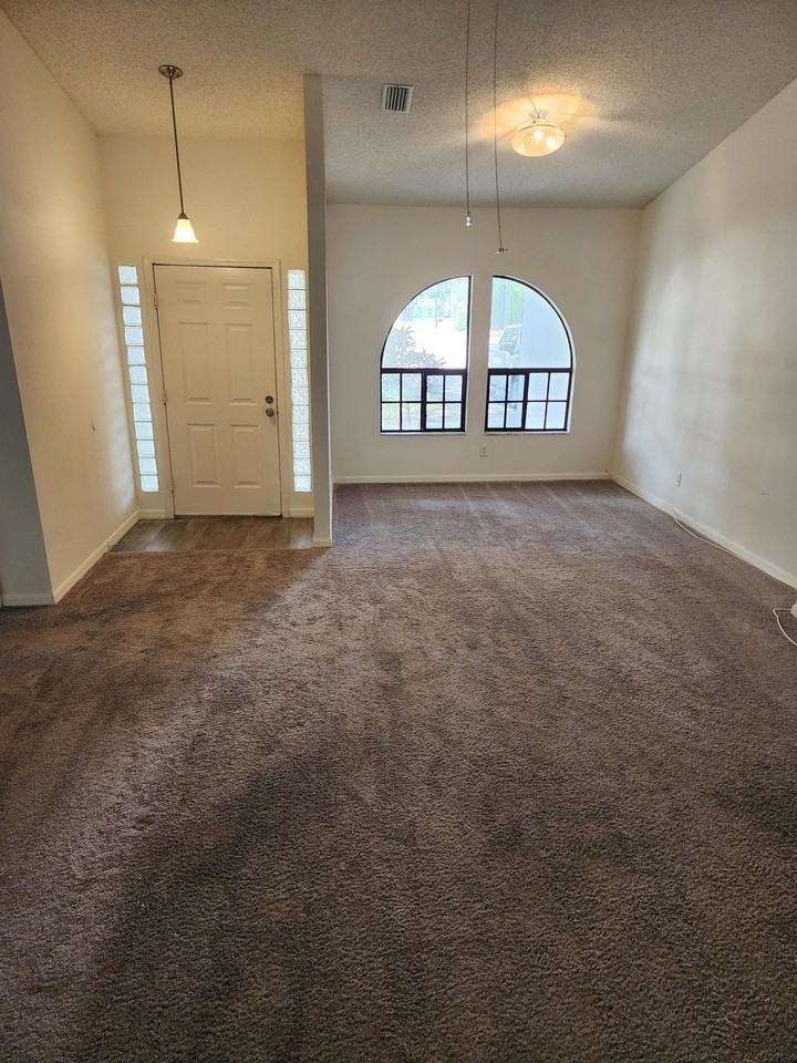 211 Oakwood Blvd #1 - Photo 3 of 10