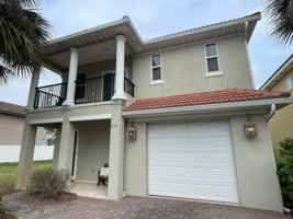 featured image of 241 Inverrary Dr #1