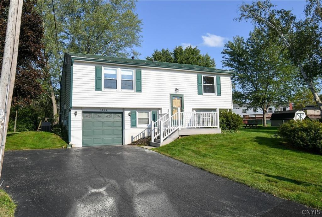 4054 Hemlock Cir - Photo 2 of 50