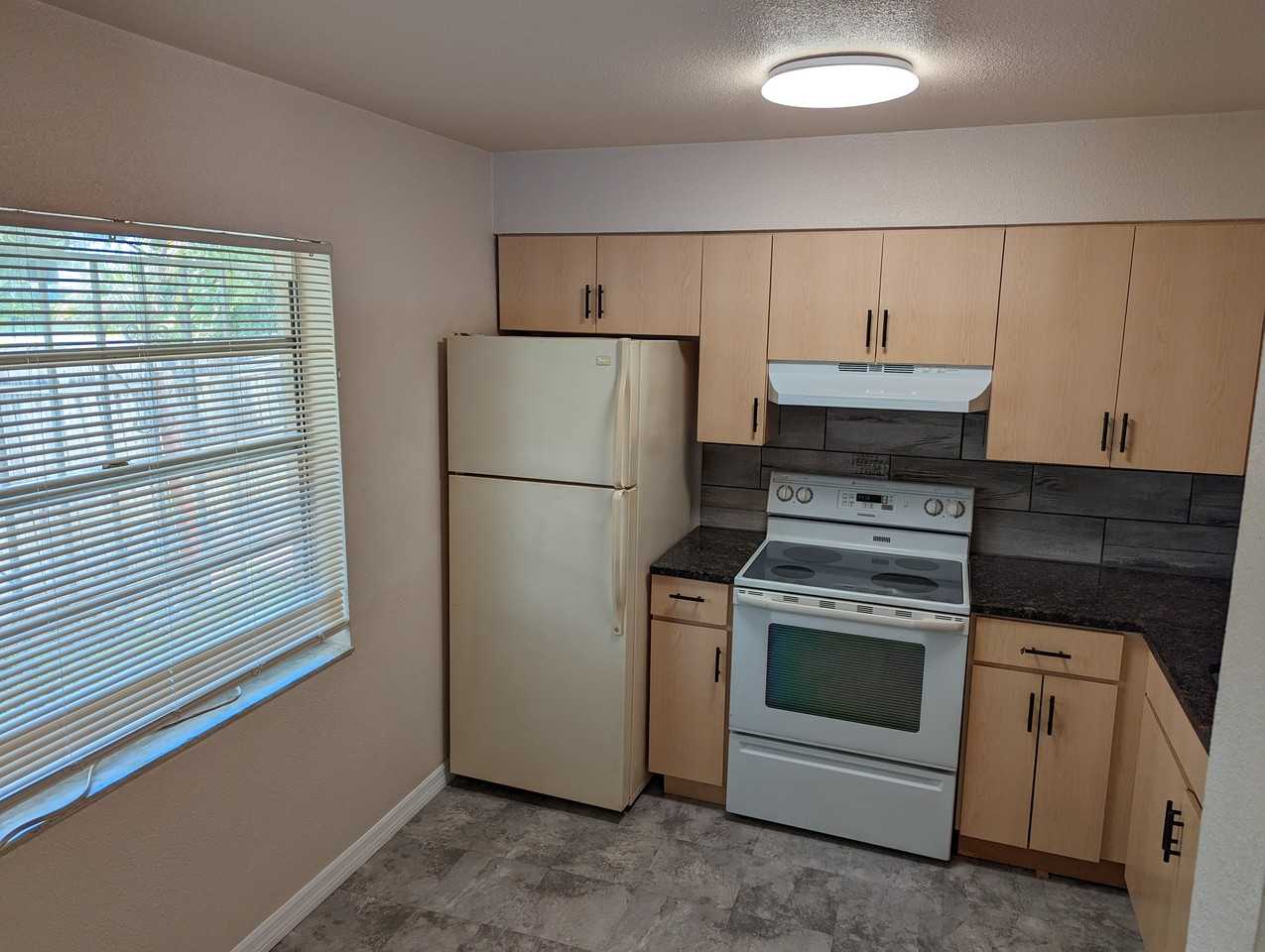 4512-B E 10th Ave - Photo 5 of 28