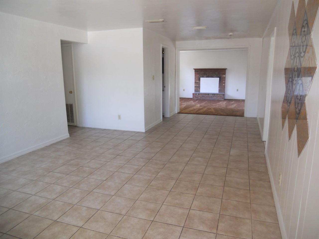 1262 Essex Rd #1 - Photo 4 of 14