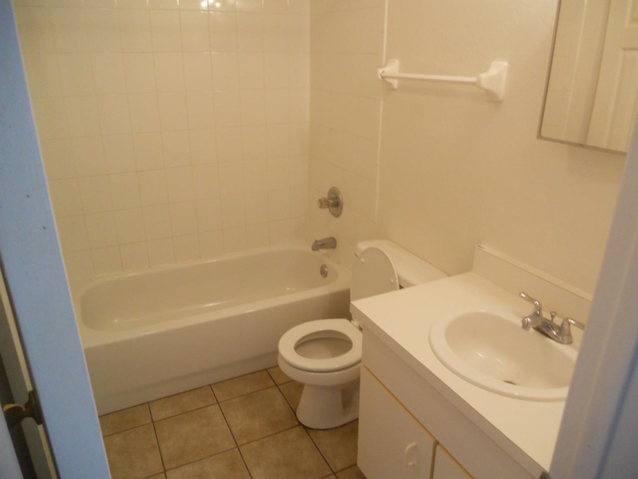 1262 Essex Rd #1 - Photo 5 of 14