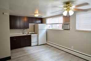 featured image of 2475 S York St