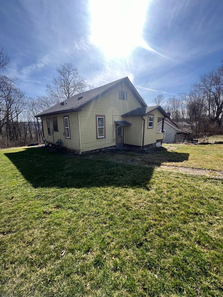 72 Bluff St - Photo 2 of 7