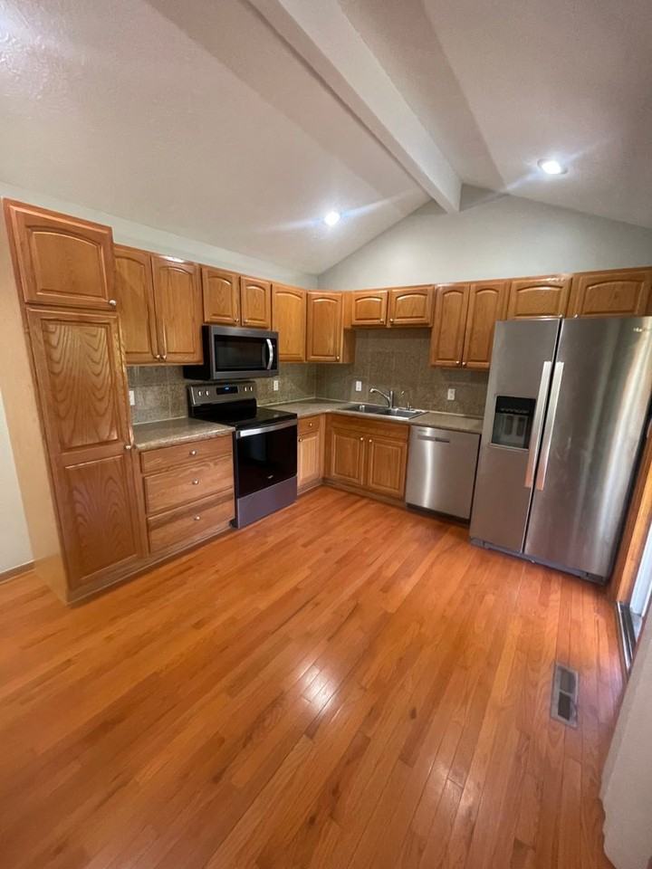 7113 S 75th Ave - Photo 6 of 30