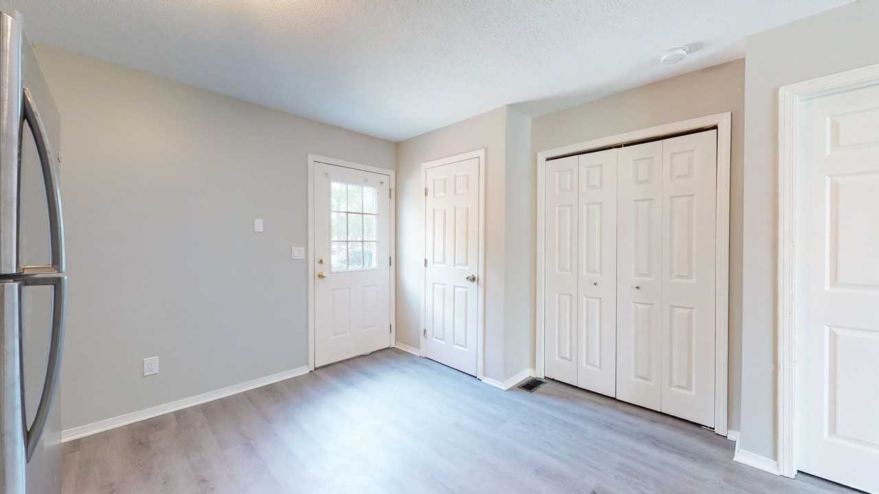 705 N Golfcrest - Photo 3 of 8