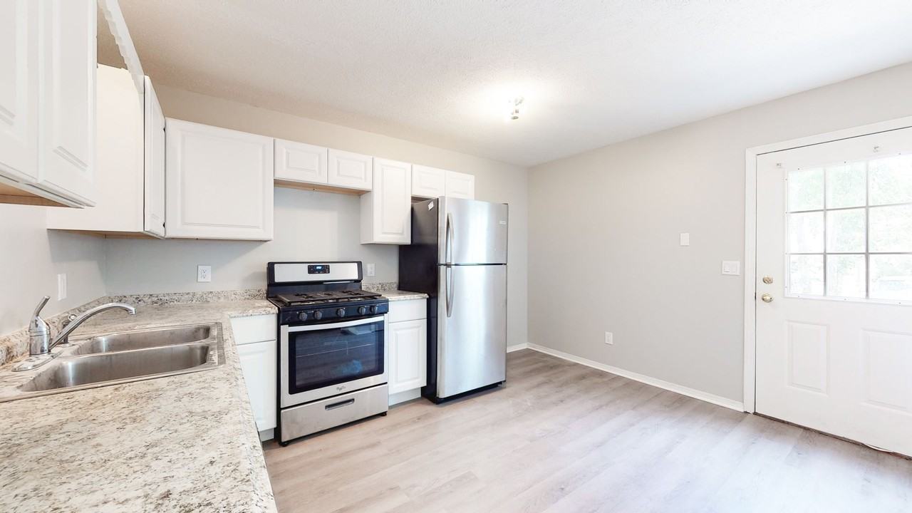 705 N Golfcrest - Photo 2 of 8