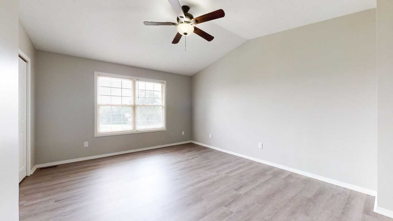 705 N Golfcrest - Photo 4 of 8
