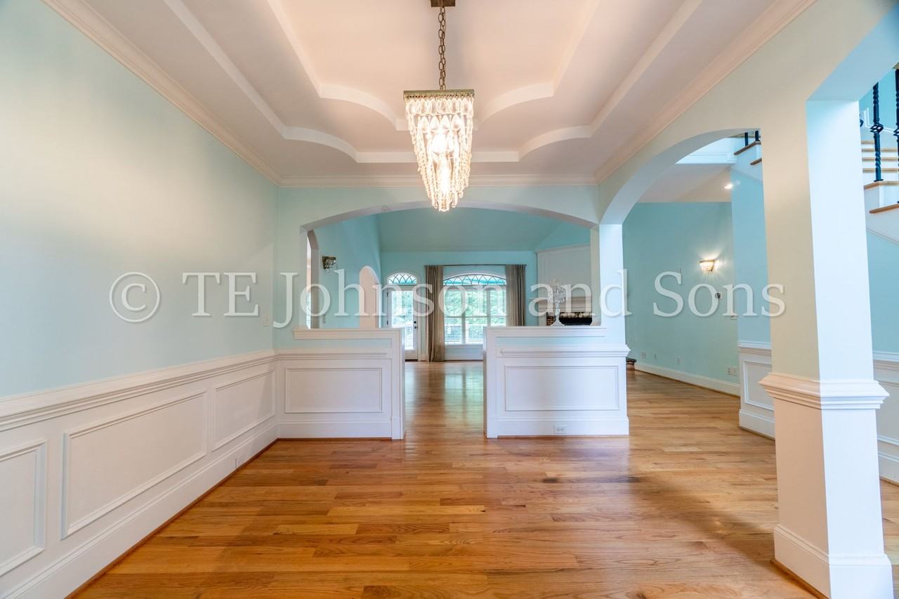 1112 Oakencroft Ct - Photo 3 of 50