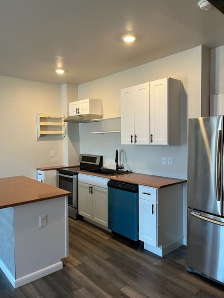 AHM - 1800 E 5th St. - Photo 3 of 18