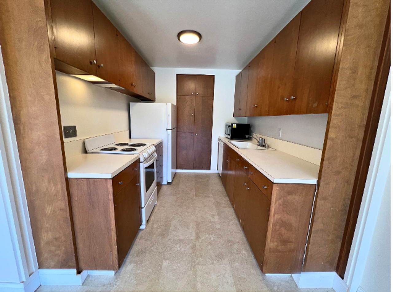 938 Lea Dr - Photo 2 of 14