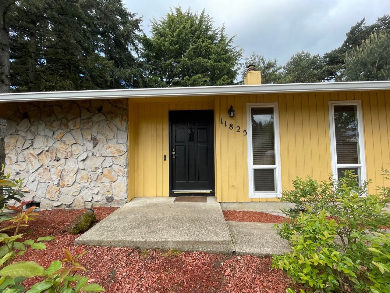 11825 Sw Schollwood Ct - Photo 2 of 40
