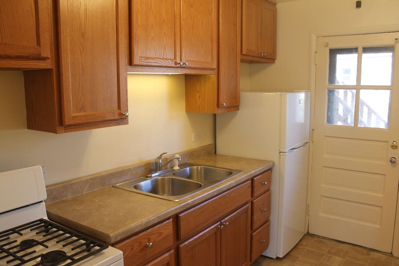 288 - *721-27 Austin Building* - Photo 2 of 16