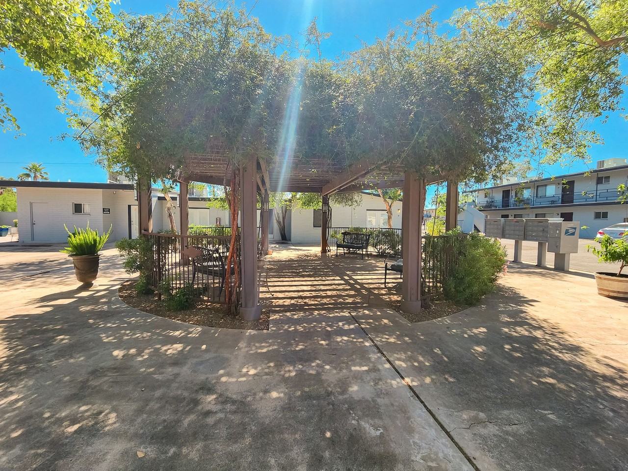 1511 N Craycroft Rd - Photo 2 of 3