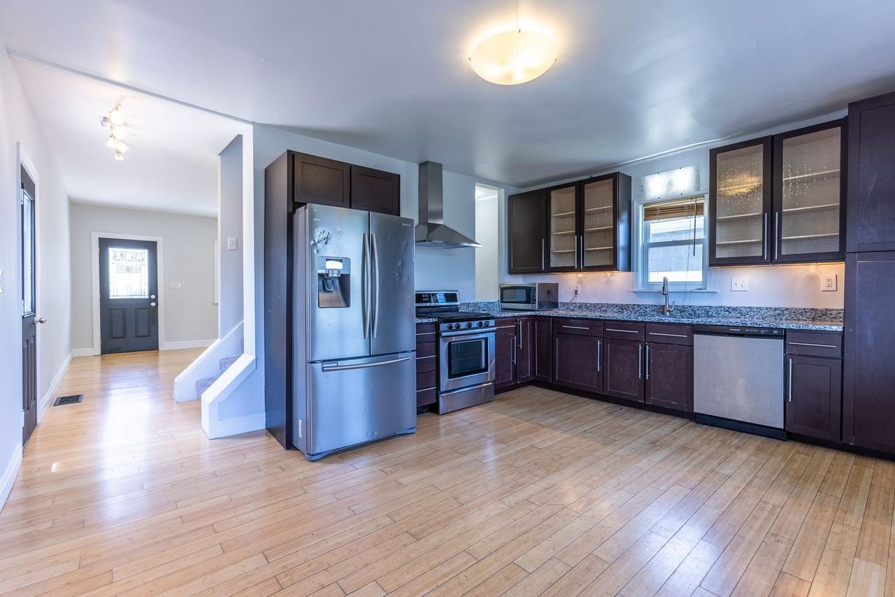 2407 Cobden St - Photo 2 of 50