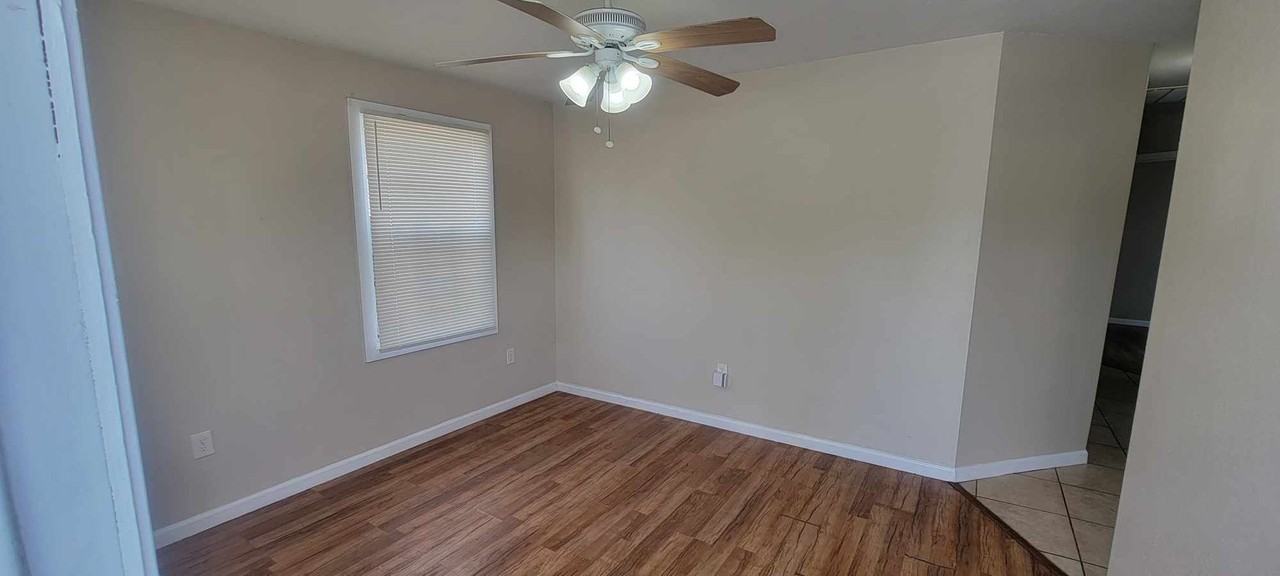 4511 Eastview Dr - Photo 2 of 13