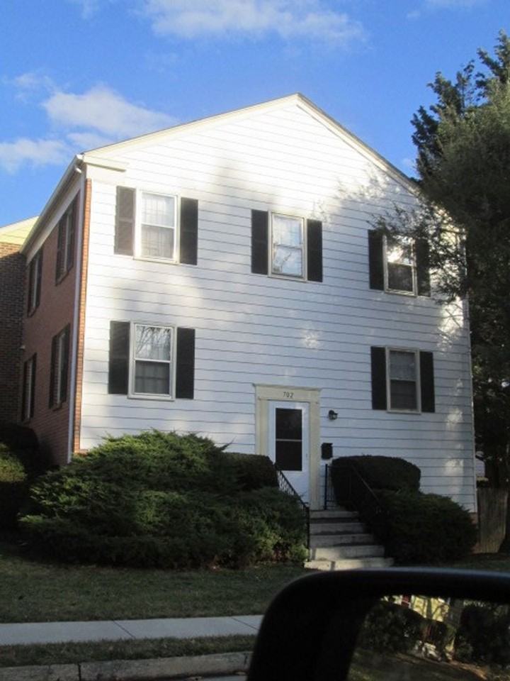 702 Cambridge Rd - Photo 2 of 25