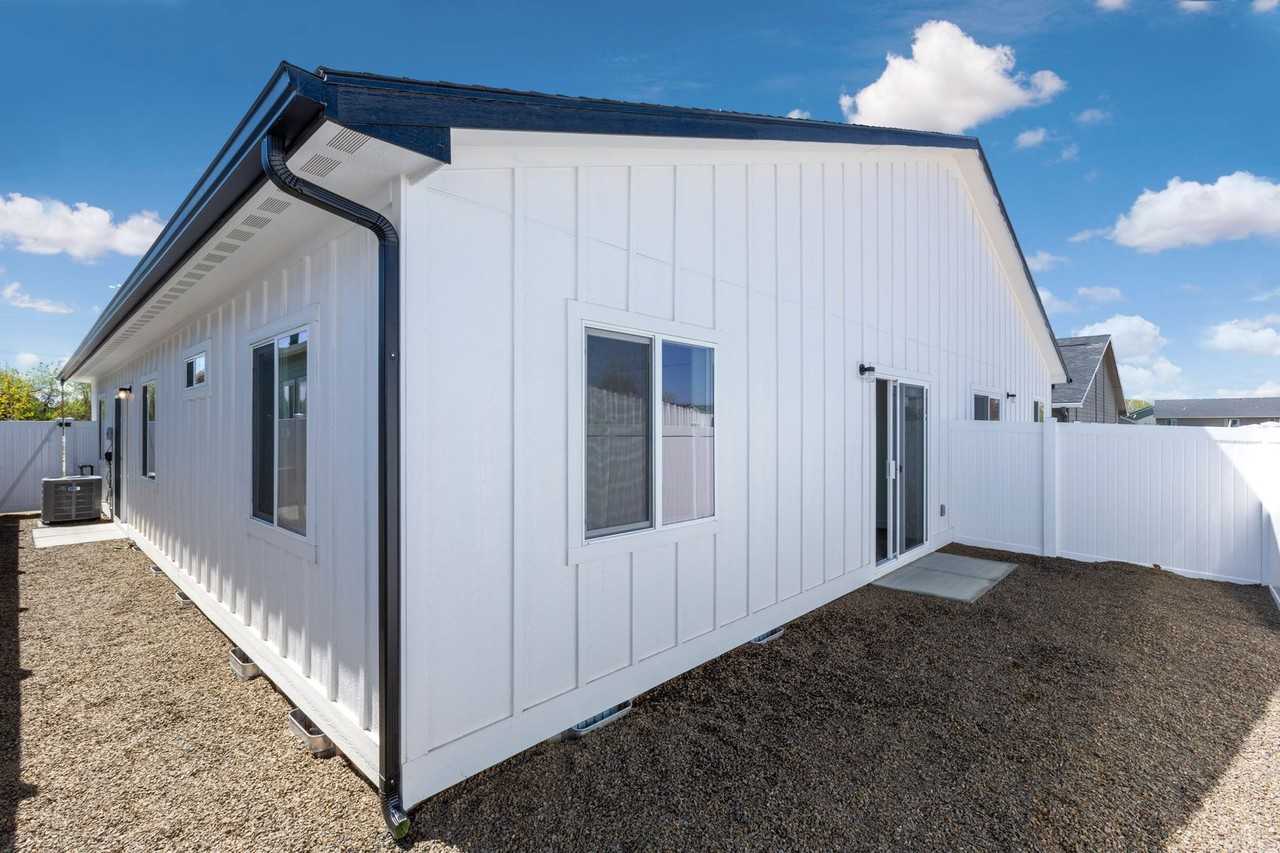 1412 W Lark Ct - Photo 3 of 34