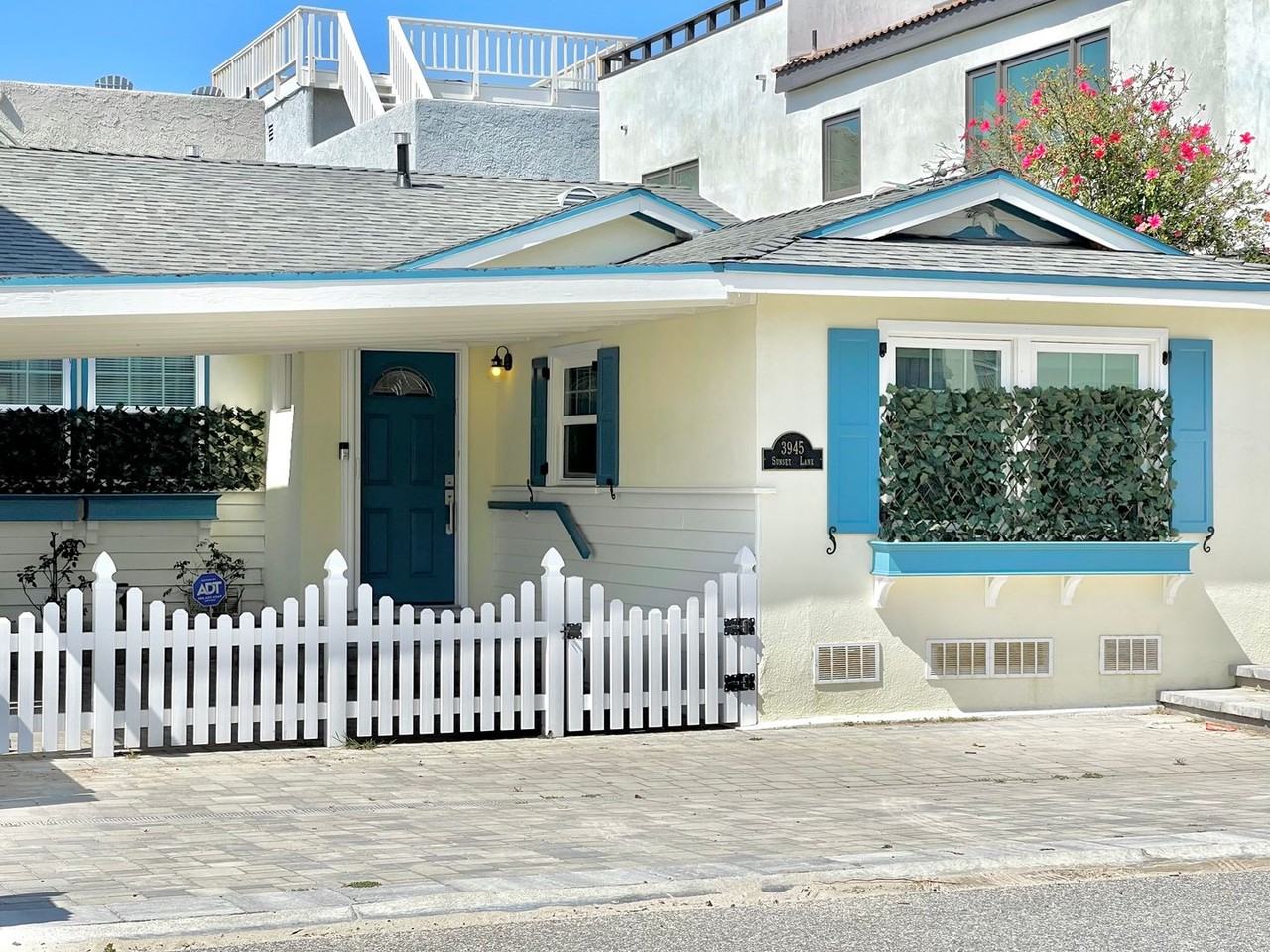 3945 Sunset Ln - Photo 2 of 31