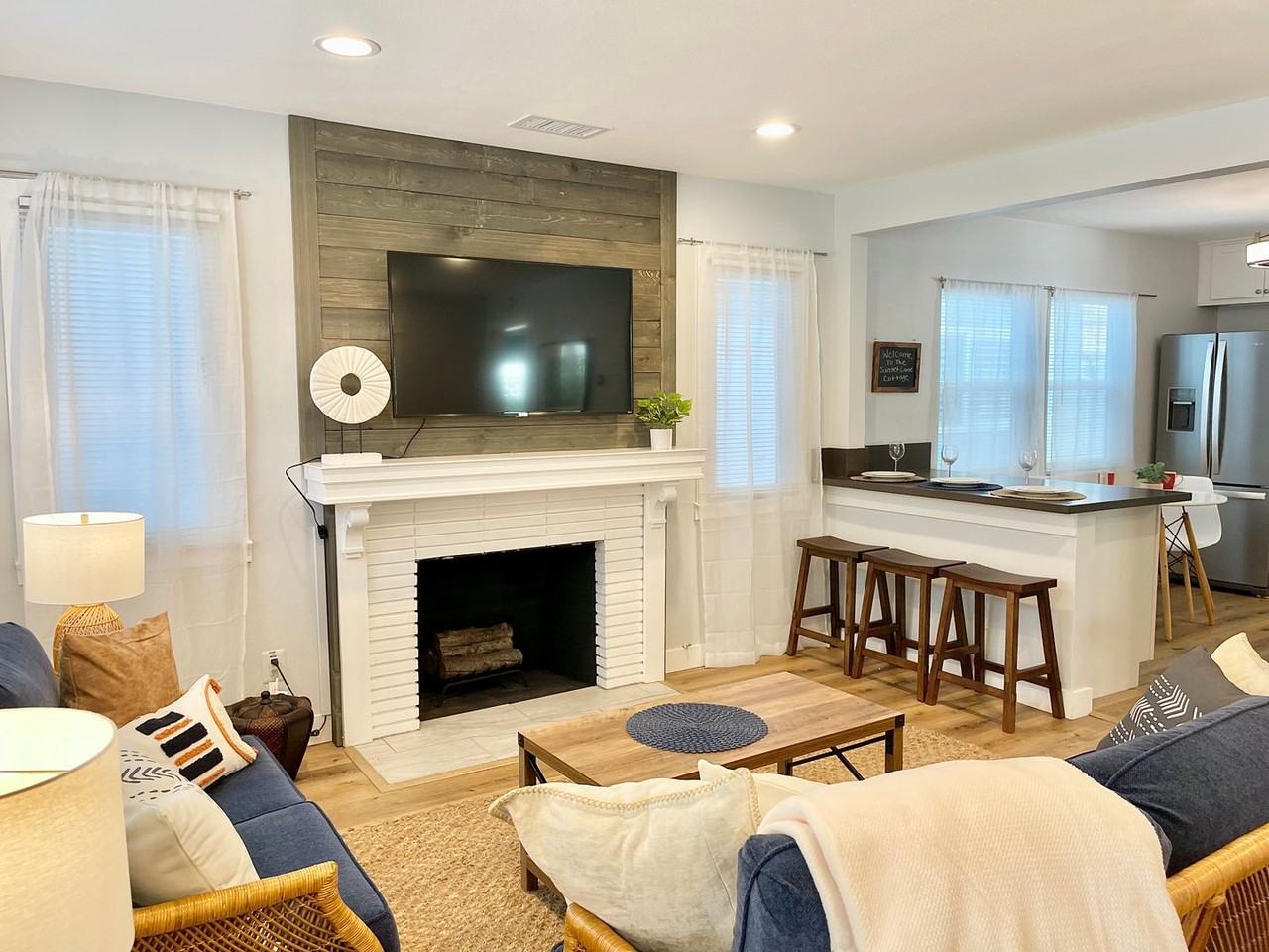 3945 Sunset Ln - Photo 4 of 31