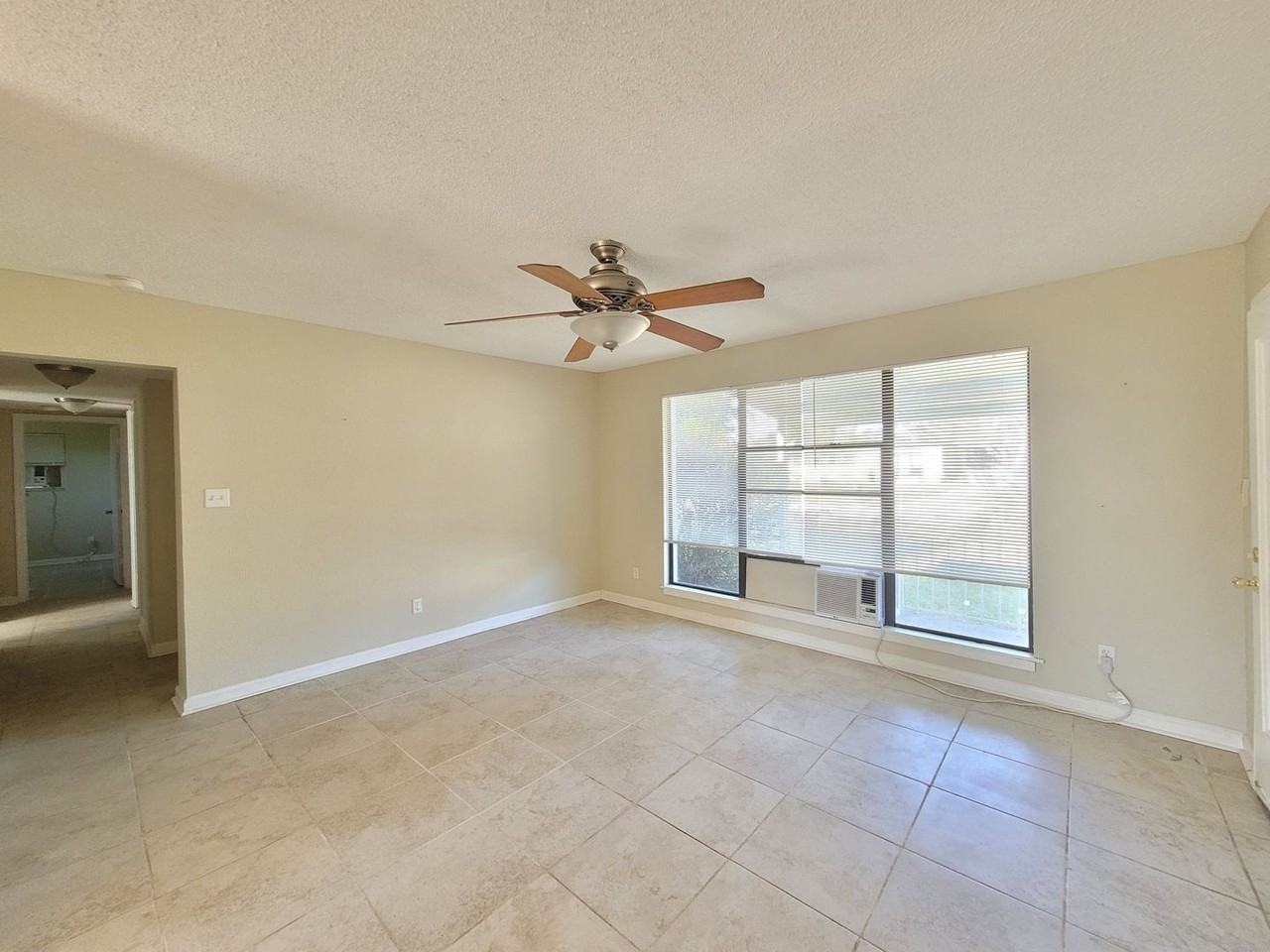 331 Emory Dr - Photo 5 of 22