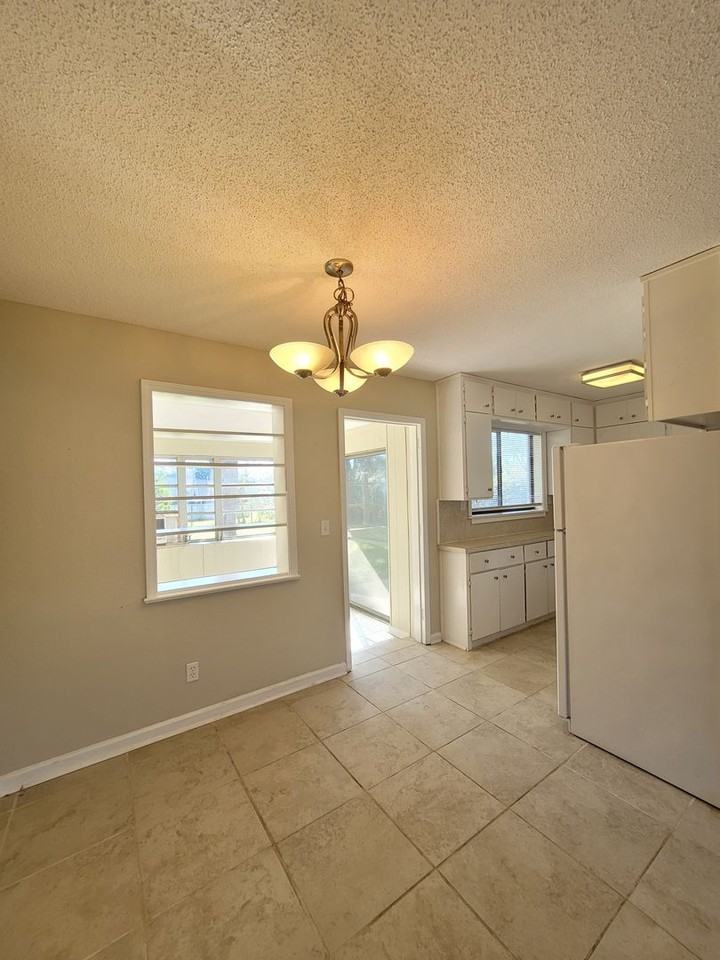 331 Emory Dr - Photo 7 of 22