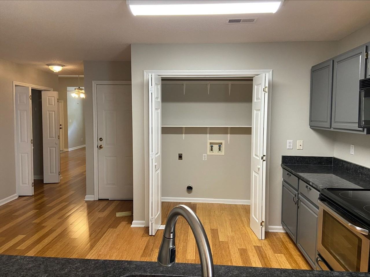 10133 Bellflower Way - Photo 7 of 14