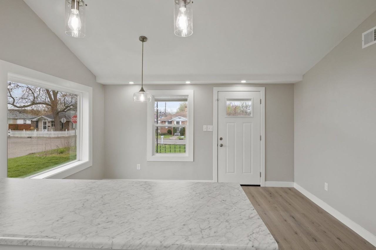 3134 N 14th 1/2 St - Photo 3 of 22