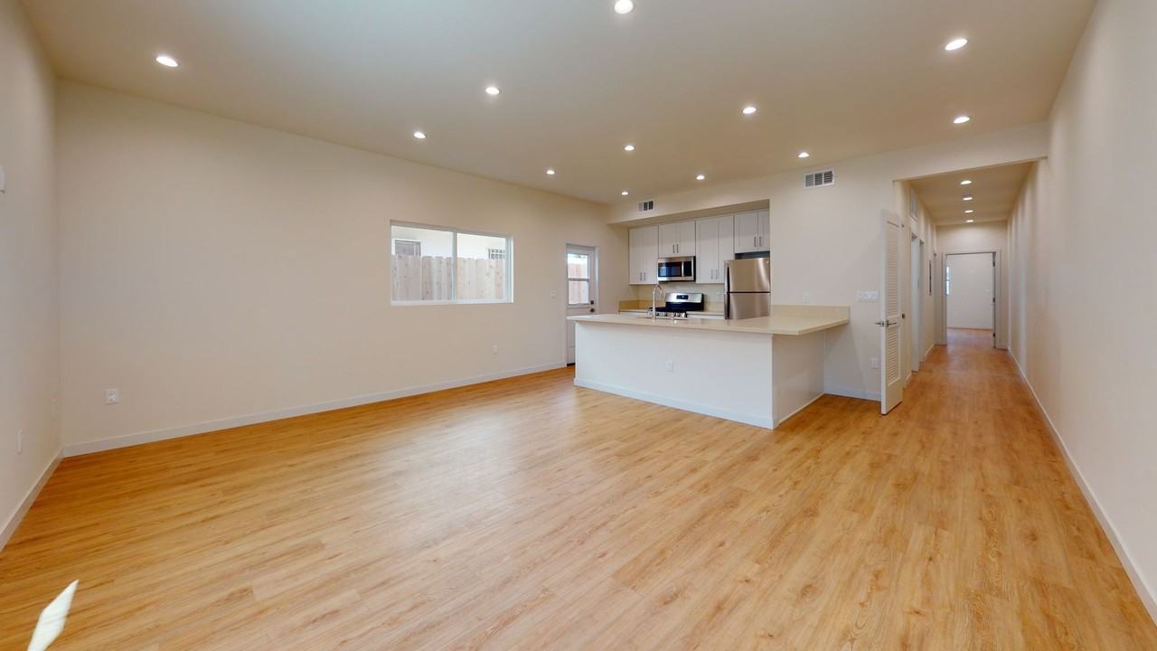 9045 Cattaraugus Ave - Photo 4 of 17