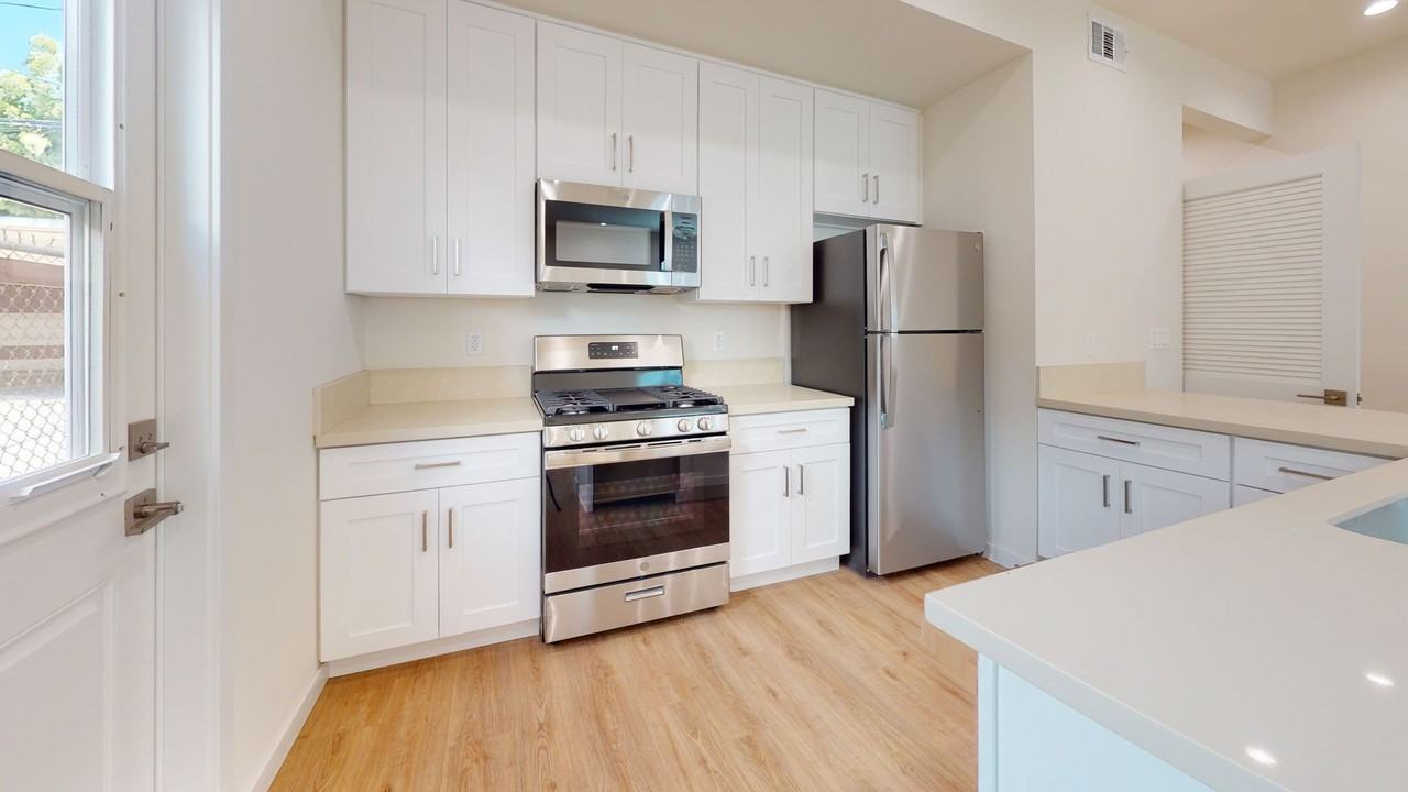 9045 Cattaraugus Ave - Photo 7 of 17