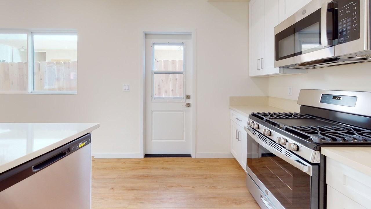9045 Cattaraugus Ave - Photo 6 of 17