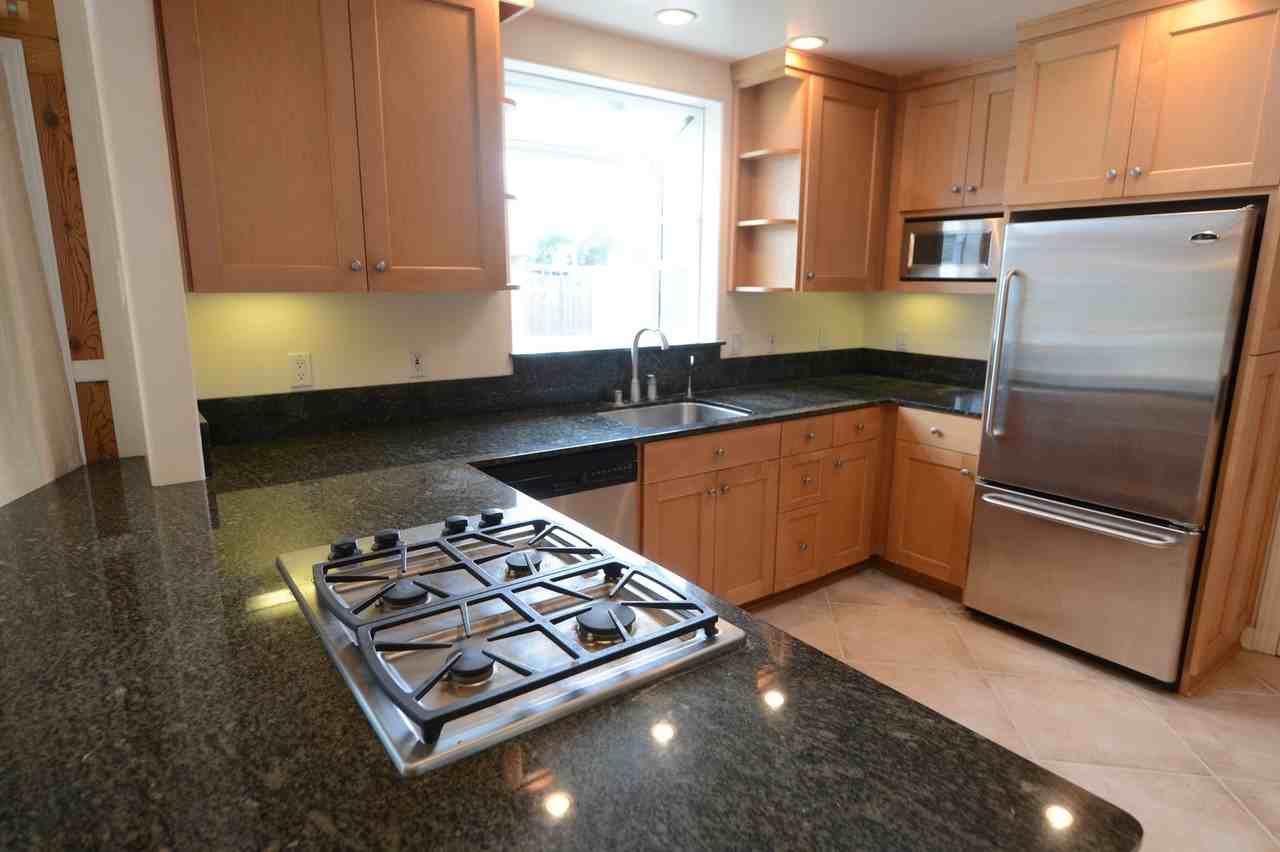1060 Ridgeley Dr - Photo 3 of 13