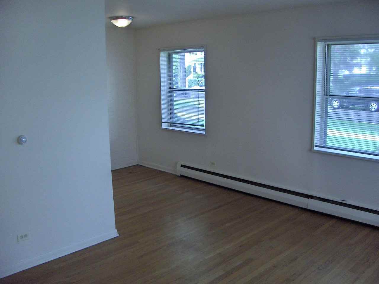 304 - *2113-15 Darrow Building* - Photo 4 of 5