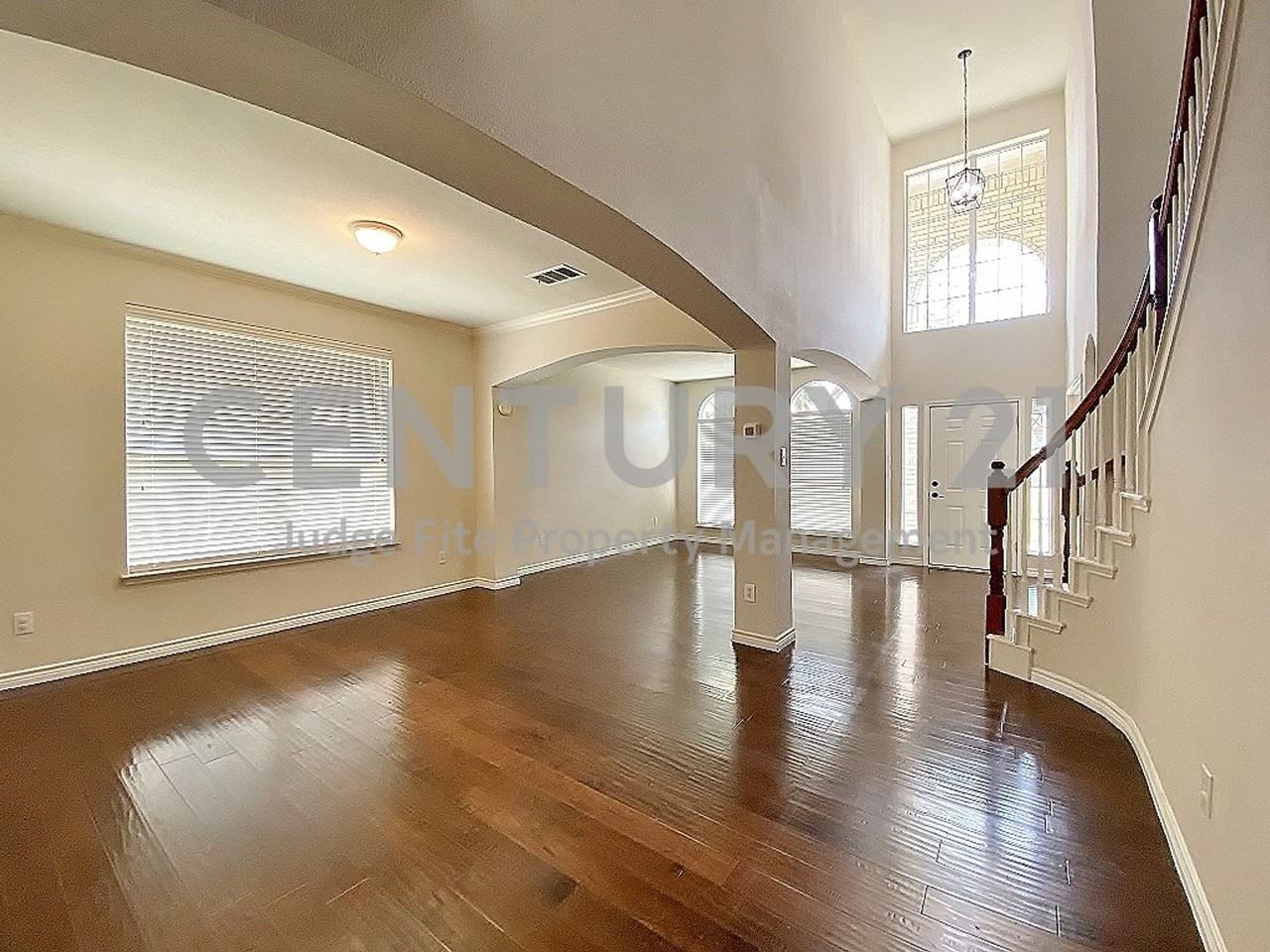 1104 Wentwood Dr - Photo 2 of 11