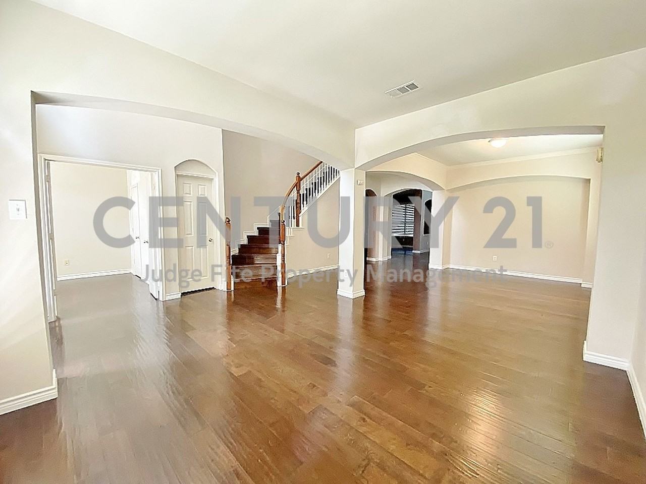 1104 Wentwood Dr - Photo 3 of 11