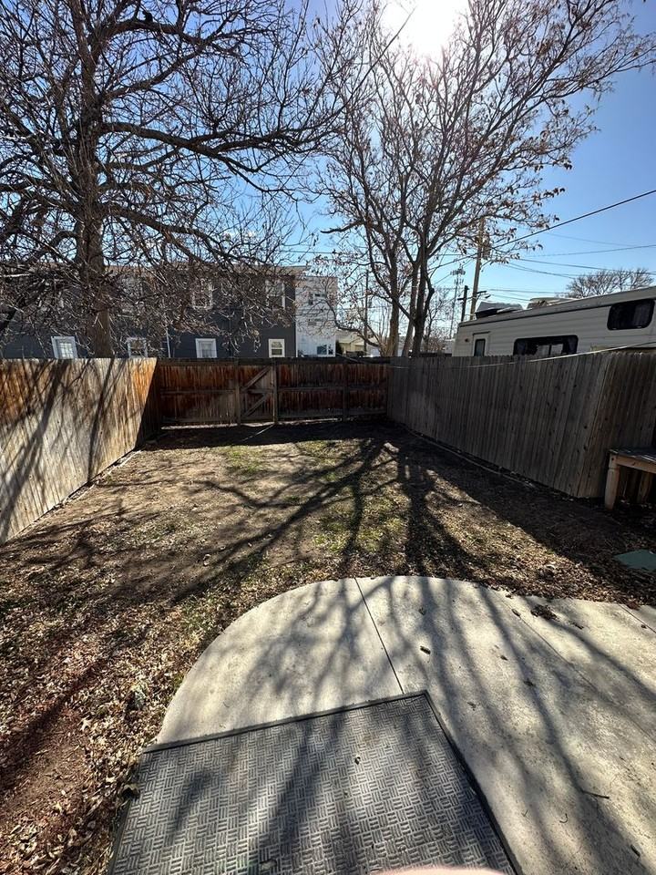 1734 Hooker St - Photo 4 of 16