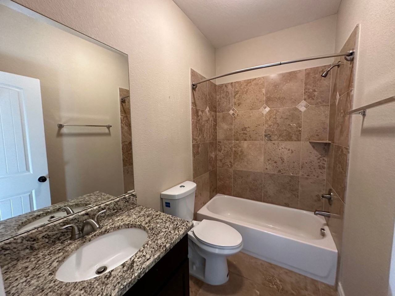 1734 Hooker St - Photo 5 of 16