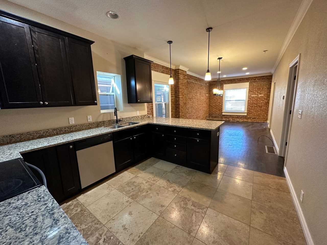 1734 Hooker St - Photo 7 of 16