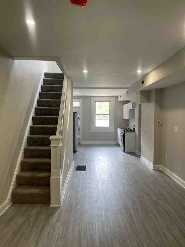 205 W Lorraine Ave - Photo 2 of 19