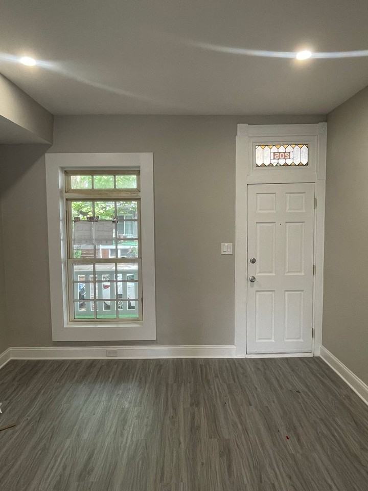 205 W Lorraine Ave - Photo 3 of 19