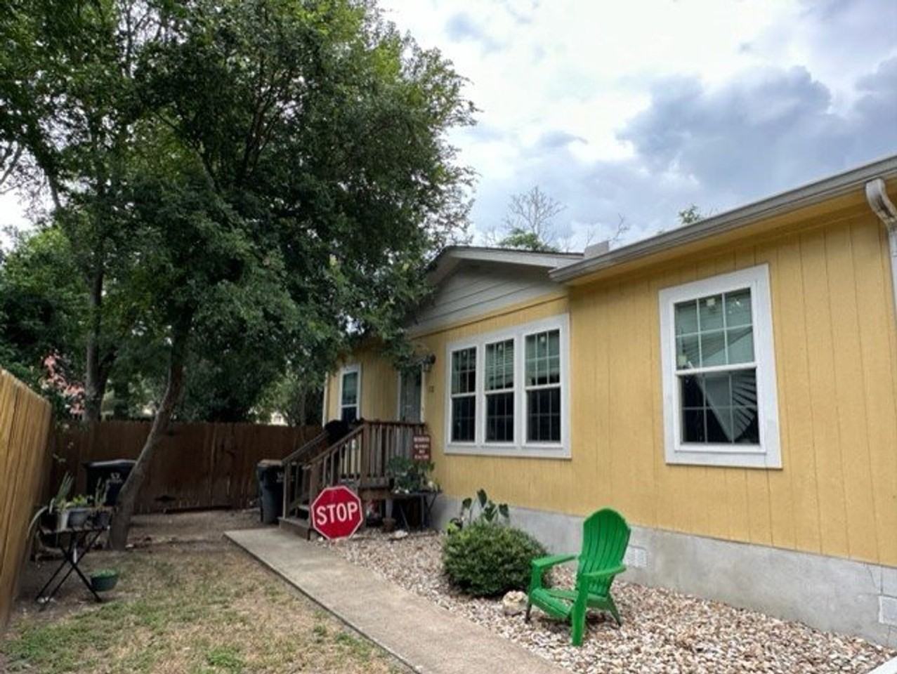 320 Mill St - Photo 2 of 8