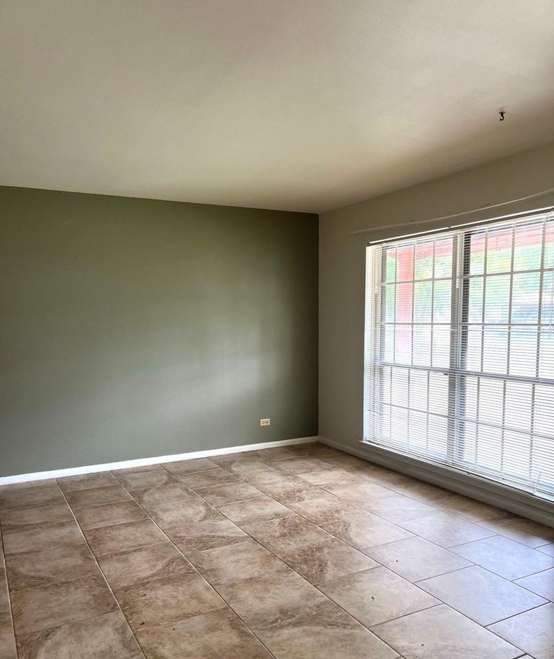 136 Valley Oak Dr - Photo 2 of 16