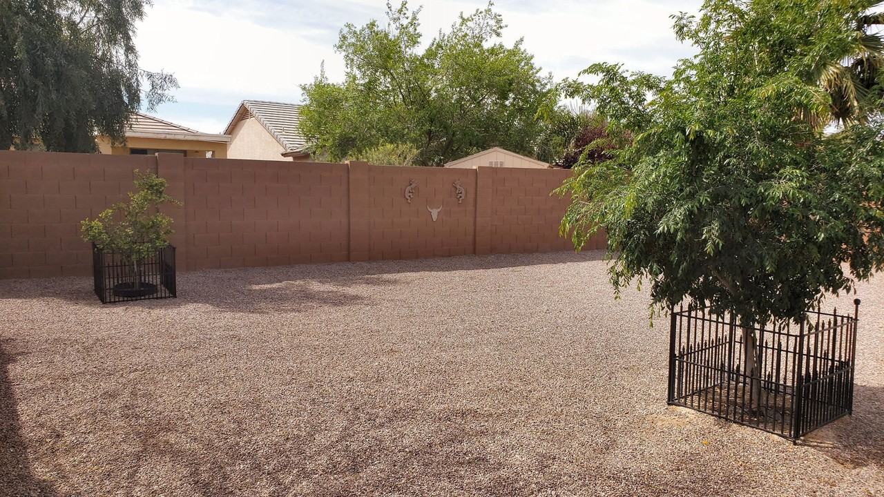 1911 W Half Moon Cir - Photo 3 of 38