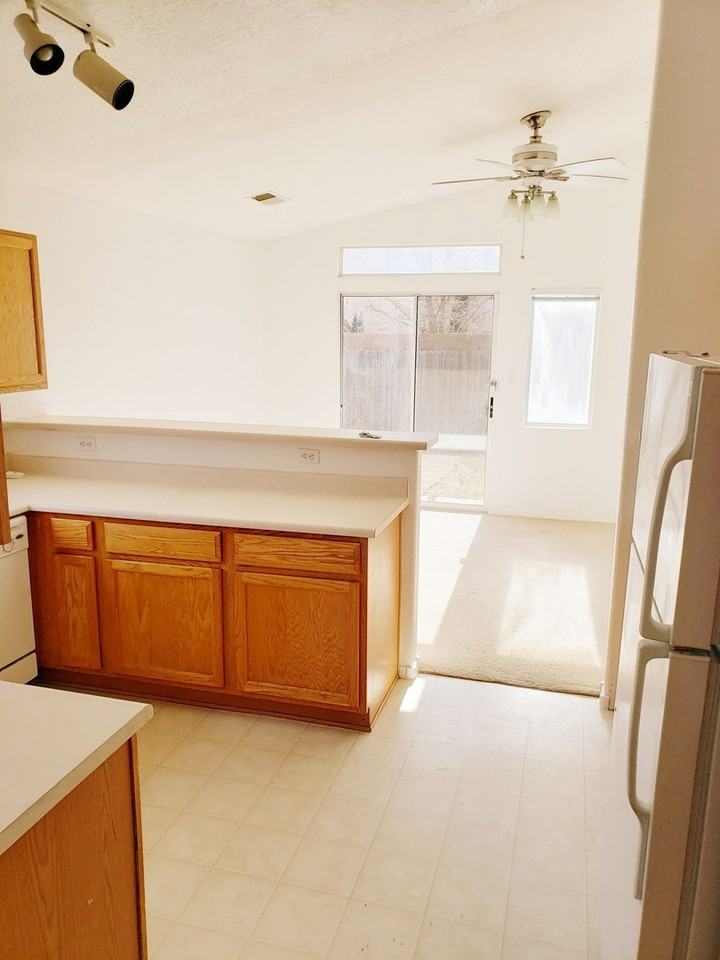 7168 Labrador Dr Ne - Photo 3 of 15