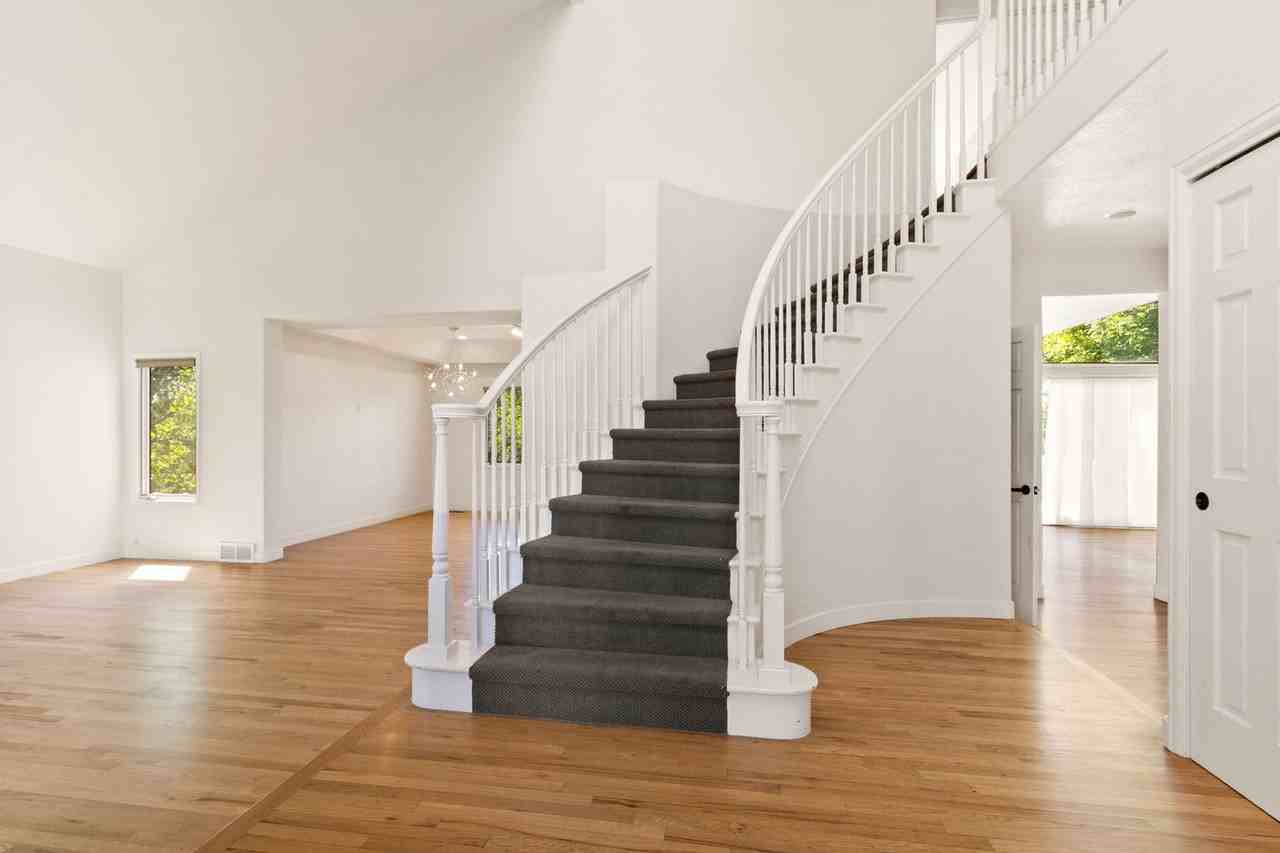 5436 Hilldale Ct - Photo 3 of 43