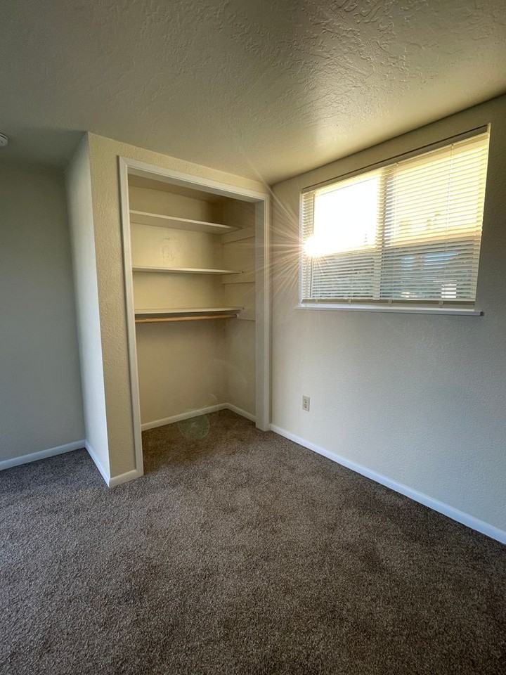 1201 Q St - Photo 4 of 6