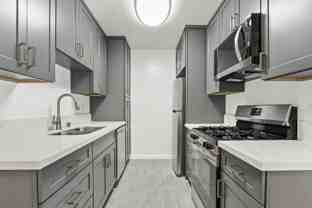 844 5th St, steps to Montana Ave, 5 blocks to the beach! - Photo 1 of 1