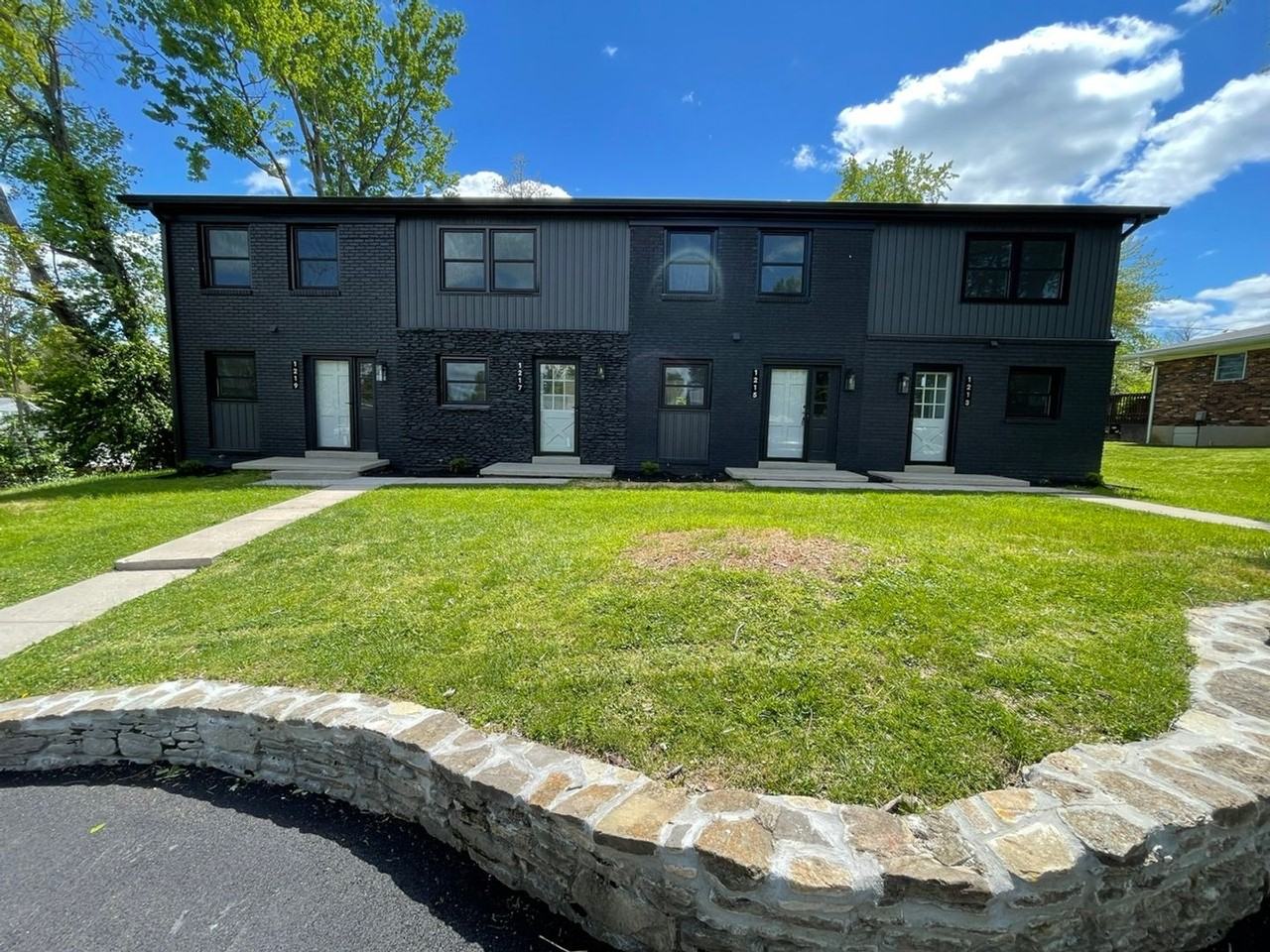 1215 Mary Ross Ave - Photo 4 of 22
